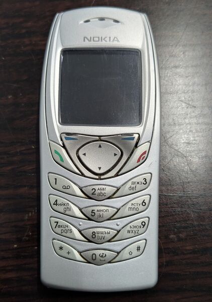 Файл:Nokia 6100.jpg